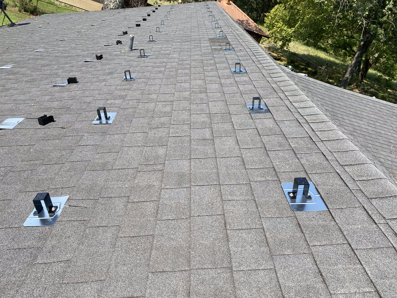 6in Asphalt Mini Rail With Flashing Roof Mount for Solar Panel | Black